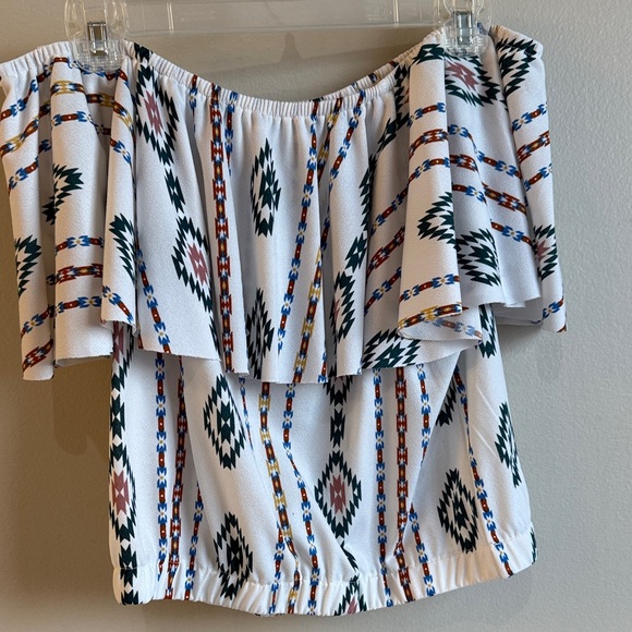 Elegant White Patterned Off-Shoulder Blouse - Picture 1 of 3